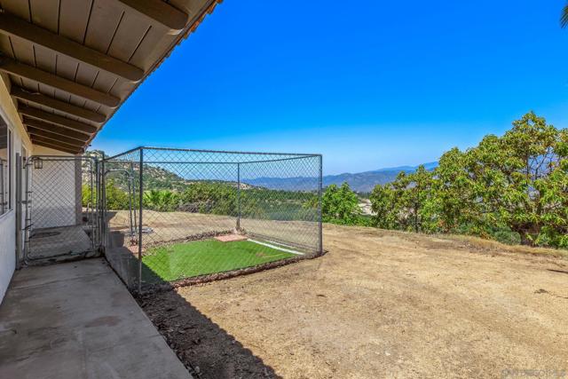 16641 Eagles Crest Rd, Ramona CA: https://media.crmls.org/mediaz/055cfdbd-b649-42f7-a05e-3b580a4fa821.jpg