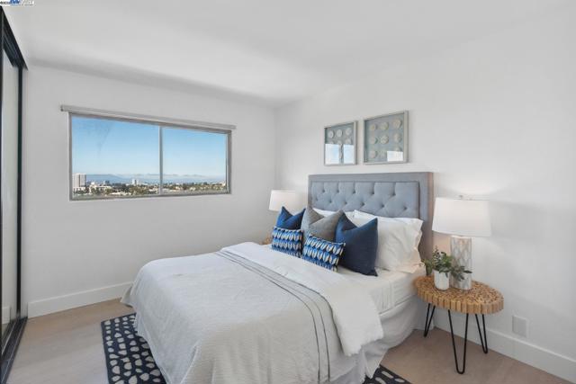 1 Kelton Ct, Oakland CA: https://media.crmls.org/mediaz/055db1fb-4c0f-4c24-bae1-9643939ca202.jpg