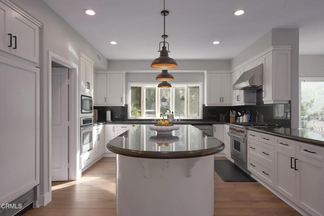 2021 Brittany Park Road, Camarillo CA: https://media.crmls.org/mediaz/055de735-2f94-402f-9202-c4419fa62d48.jpg