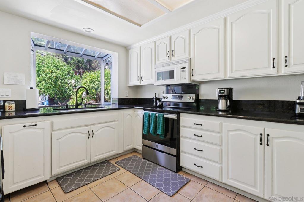 MLS #250035843SD img 19