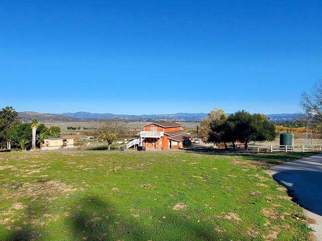 17910 Bluegrass Road, Ramona CA: https://media.crmls.org/mediaz/055f334b-876f-4f28-bfd8-c8042cb81048.jpg