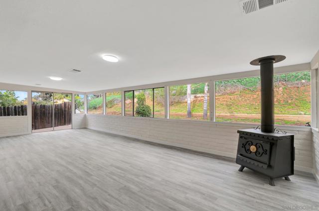 3943 Nereis Dr, La Mesa CA: https://media.crmls.org/mediaz/05600e9b-cf4e-481c-82a2-207980038925.jpg