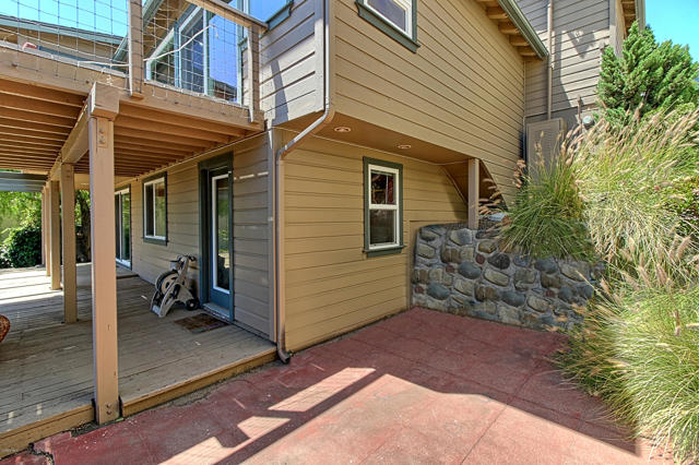 2108 Sunset Drive, Ventura CA: https://media.crmls.org/mediaz/056035a2-eafb-46fa-ab05-b82305efdb88.jpg