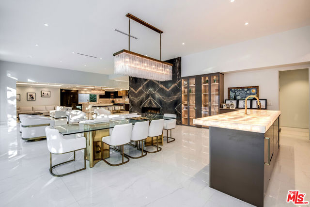 16601 Park Lane Circle, Los Angeles CA: https://media.crmls.org/mediaz/05609362-35f9-40ad-800f-857b42dd7e1b.jpg
