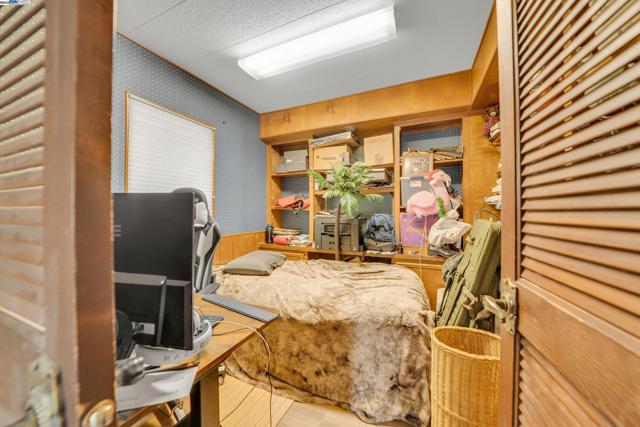 13567 Raccoon Mountain Rd, Grass Valley CA: https://media.crmls.org/mediaz/05609a98-d9b3-430e-8dd7-fec8c5fb6b5c.jpg