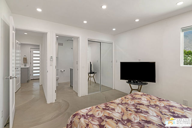 1405 E Tachevah Drive, Palm Springs CA: https://media.crmls.org/mediaz/0560a248-82a1-45e2-a439-6f4ac7b0506f.jpg