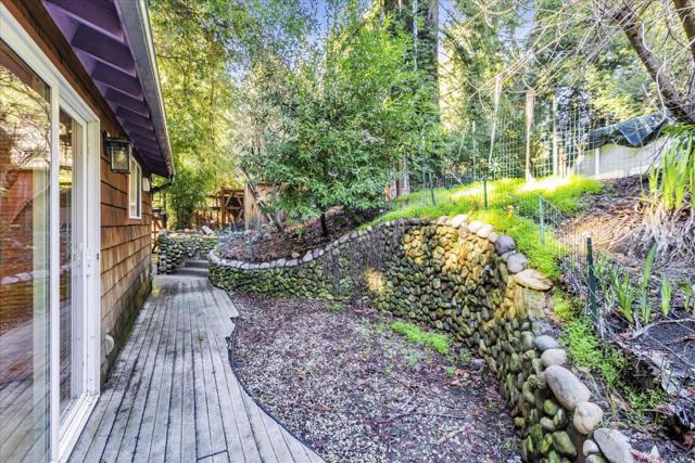 695 Creek Drive, Boulder Creek CA: https://media.crmls.org/mediaz/0560af0e-ecd9-4b03-af5e-7205ccfcdebd.jpg
