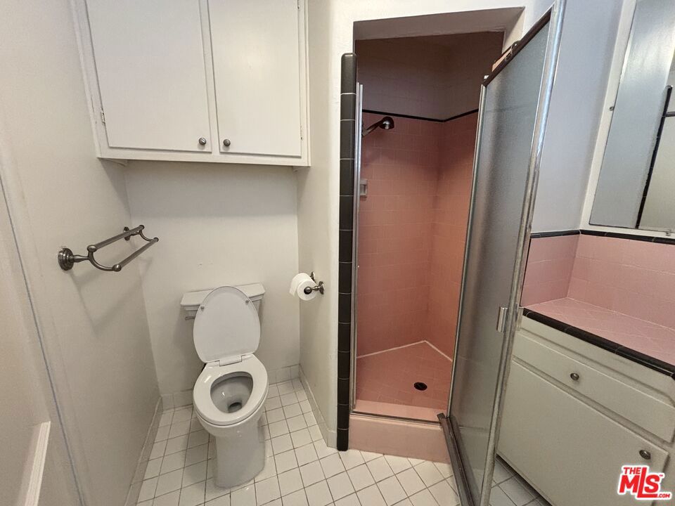 https://media.crmls.org/mediaz/0560e53b-f09d-43cc-ab0f-c59ea27d8c87.jpg?preset=X-Large
