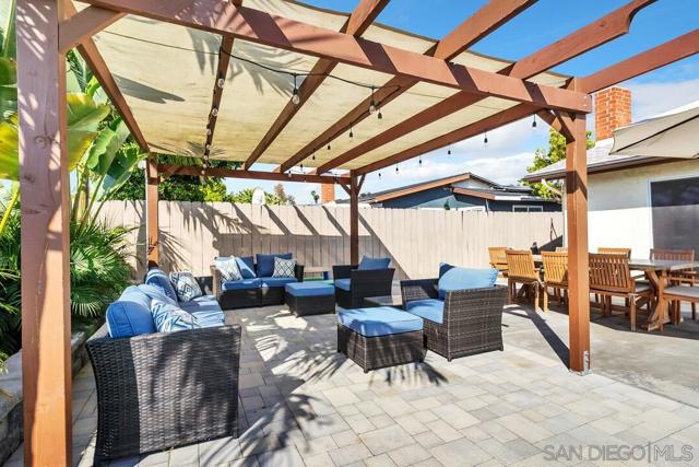 3978 Shenandoah Dr, Oceanside CA: https://media.crmls.org/mediaz/0560f073-c4c7-4895-830a-e719090b0a67.jpg
