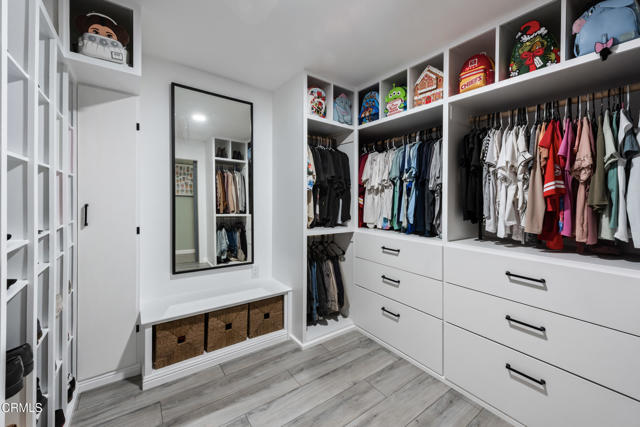 1437 Exeter Avenue, Ventura CA: https://media.crmls.org/mediaz/05613213-a6ad-4683-92a5-4b97916906a6.jpg