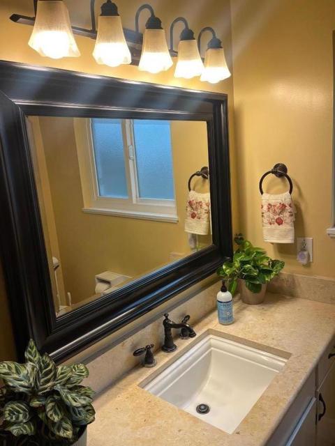 728 Saratoga Drive, Salinas CA: https://media.crmls.org/mediaz/05613955-c81d-4e0d-bae4-6542b3654d66.jpg