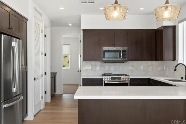 1204 Stonemark Place, Vista CA: https://media.crmls.org/mediaz/056185e4-7ce4-4e8f-b57b-429c4cc60b71.jpg