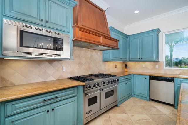 4703 Briana Ct, Fallbrook CA: https://media.crmls.org/mediaz/0561d6f4-0db6-443a-907a-22df28561d2d.jpg