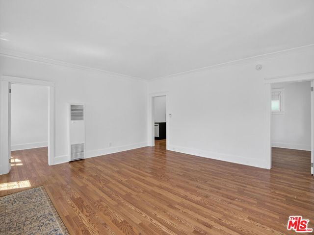 2565 Glen Green Street, Los Angeles CA: https://media.crmls.org/mediaz/05620e6f-9f66-46df-ada0-892d598b48a6.jpg