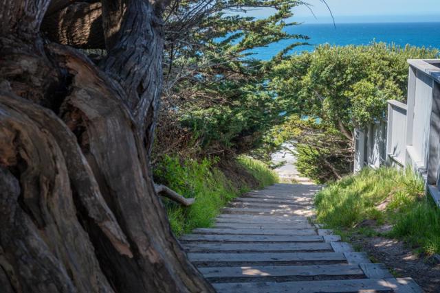 2952 Cuesta Way, Carmel CA: https://media.crmls.org/mediaz/05621cbf-16e9-444b-b94a-cd012e64c4ae.jpg