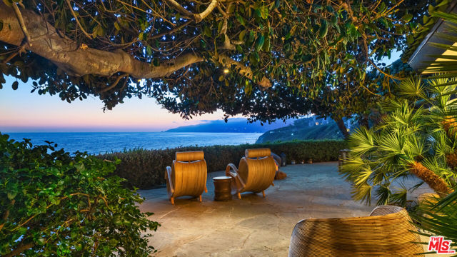 7221 Birdview Avenue, Malibu CA: https://media.crmls.org/mediaz/05621d90-fa95-4ad9-a293-a1206dcea6b9.jpg