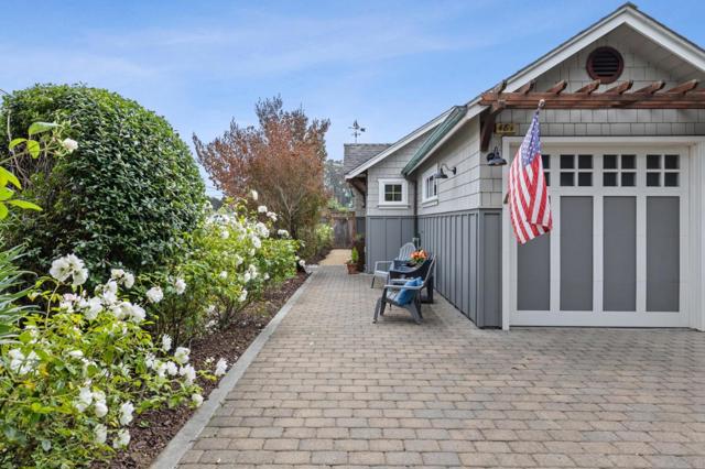 484 Poplar Street, Half Moon Bay CA: https://media.crmls.org/mediaz/056249e7-922b-492c-af86-6eda23357e9a.jpg