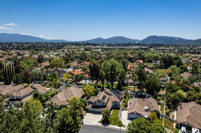 42059 Avenida Vista Ladera, Temecula CA: https://media.crmls.org/mediaz/0563af02-a184-4101-940a-469685c46bf7.jpg