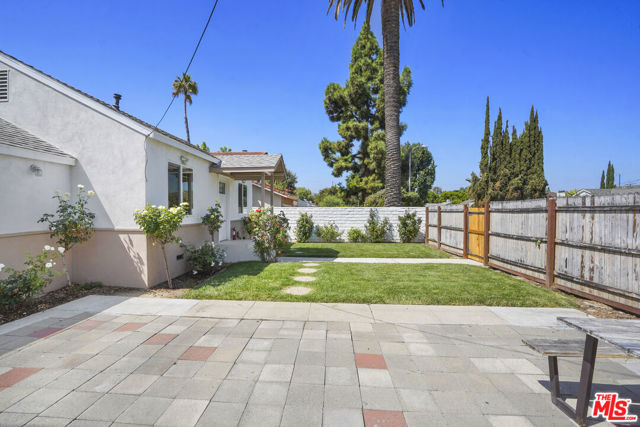 22014 Covello Street, Canoga Park CA: https://media.crmls.org/mediaz/05644303-58aa-46ab-b453-c1461ee5fdd9.jpg