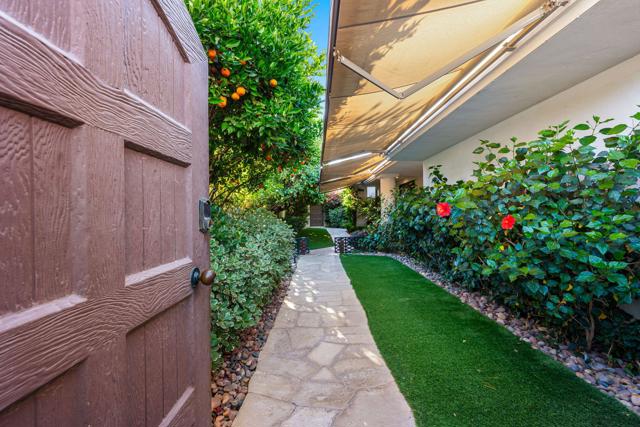 55197 Southern, La Quinta CA: https://media.crmls.org/mediaz/0564ea62-edbf-4d92-afa0-27d7965301be.jpg