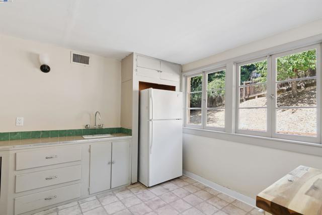 3476 Springhill Rd, Lafayette CA: https://media.crmls.org/mediaz/05651745-c75e-449f-9571-fcaa550191e6.jpg