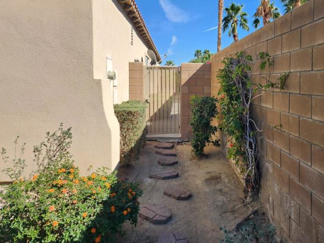 60284 Honeysuckle Street, La Quinta CA: https://media.crmls.org/mediaz/05653210-5dc7-4321-8639-733199f17e33.jpg