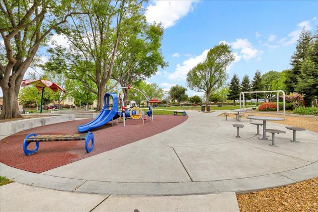 541 Ravenna Way, Hayward CA: https://media.crmls.org/mediaz/05654bc3-882c-4035-8ded-2e655798ccfd.jpg