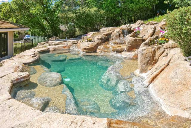 Image 49 of 60 For 536 Golf Club Rd