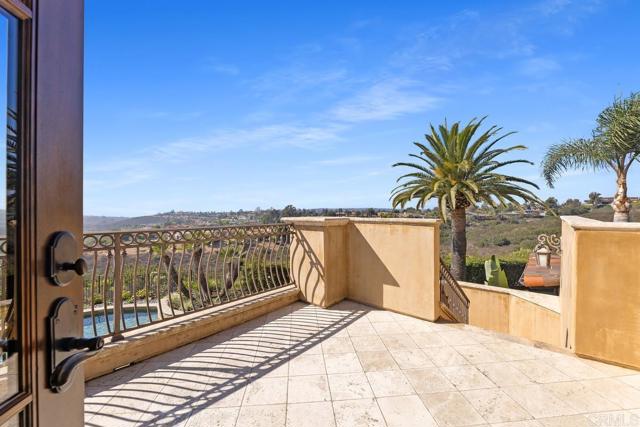5015 Rancho Quinta Bend, San Diego CA: https://media.crmls.org/mediaz/05661962-7320-4066-8334-b351312aaca4.jpg
