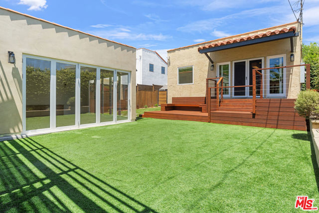 2347 Parnell Avenue, Los Angeles CA: https://media.crmls.org/mediaz/05661a74-d1a5-4d1e-aaac-21c33fc484ee.jpg