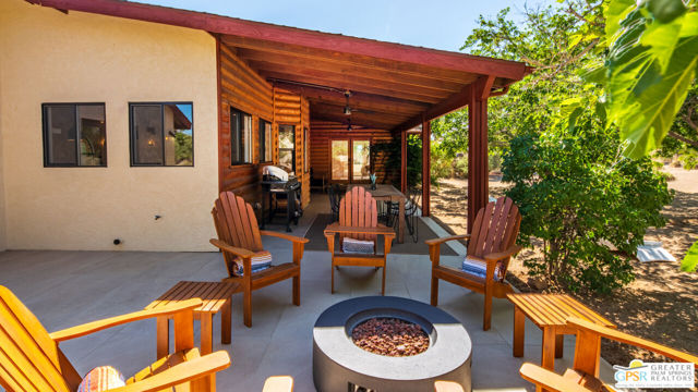 53655 Annie Oakley Road, Pioneertown CA: https://media.crmls.org/mediaz/05665826-de74-410a-acd4-060a9431eec4.jpg
