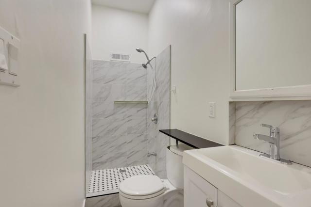 213 7th Street, Oakland CA: https://media.crmls.org/mediaz/05665c4f-3934-4721-a0d6-c353dade19f8.jpg