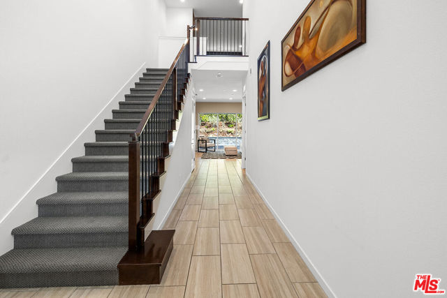 18113 Tableau Way, Santa Clarita CA: https://media.crmls.org/mediaz/0566e139-49b4-4d66-bd01-276b2e95682c.jpg