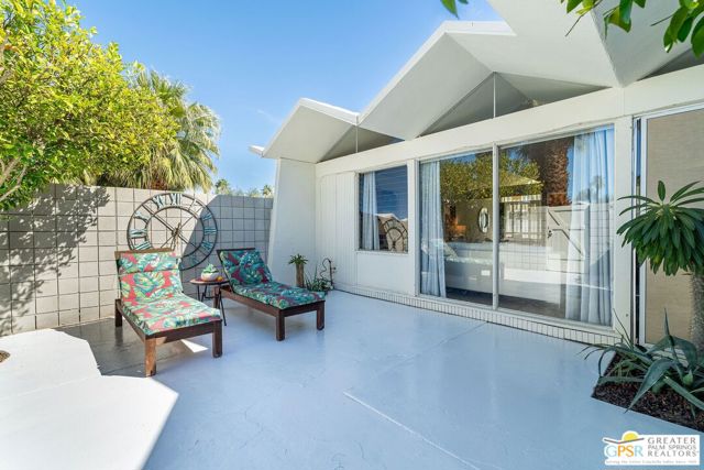 1772 S Araby Drive, Palm Springs CA: https://media.crmls.org/mediaz/0566fc2d-b86b-458b-bcc5-cb4a3996355e.jpg