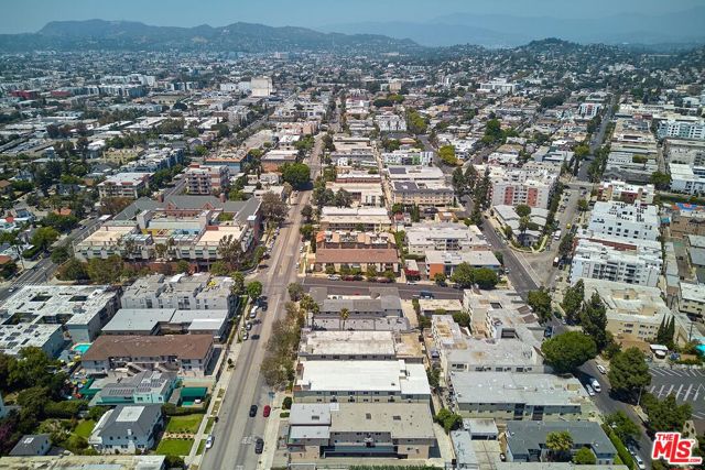 362 S Commonwealth Avenue, Los Angeles CA: https://media.crmls.org/mediaz/056713ac-5294-4d17-b3e6-fe8d90a129d0.jpg