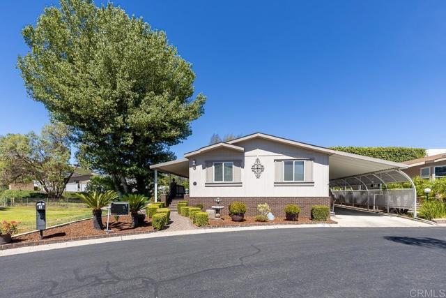 525 W El Norte Parkway, Escondido CA: https://media.crmls.org/mediaz/0567200d-9b8f-4e3a-9c50-4a62ca62efc2.jpg