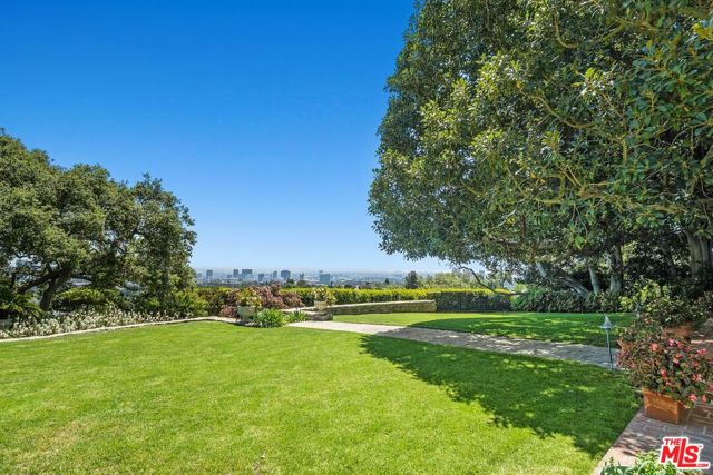 11080 Chalon Road, Los Angeles CA: https://media.crmls.org/mediaz/056773ce-87aa-4a74-936b-38af29b89974.jpg