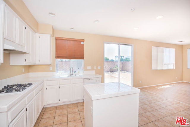 11372 Bridgeway Court, Riverside CA: https://media.crmls.org/mediaz/0567d257-626c-434d-865d-00b8288cb6c5.jpg