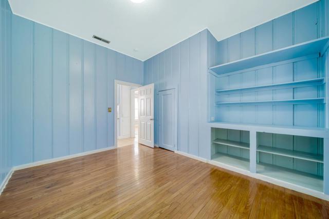 2520 E 24th Street, Oakland CA: https://media.crmls.org/mediaz/056874e2-81bb-4897-8528-38fa64e18c9e.jpg