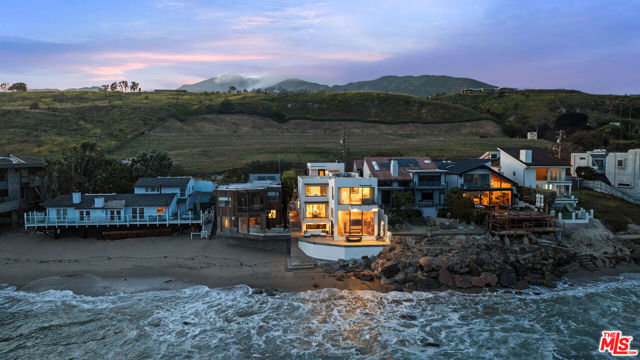 24146 Malibu Road, Malibu CA: https://media.crmls.org/mediaz/05688559-3f33-4679-a701-eea1c60c9d71.jpg