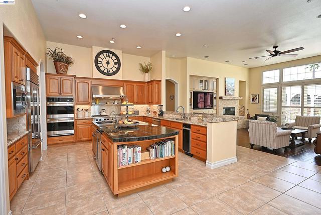 Image 10 of 59 For 2221 Leccino Ct