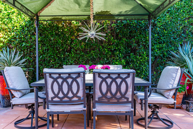 444 N Burton Way, Palm Springs CA: https://media.crmls.org/mediaz/0568bf61-cdd8-47e9-8864-30a5c66dd7df.jpg