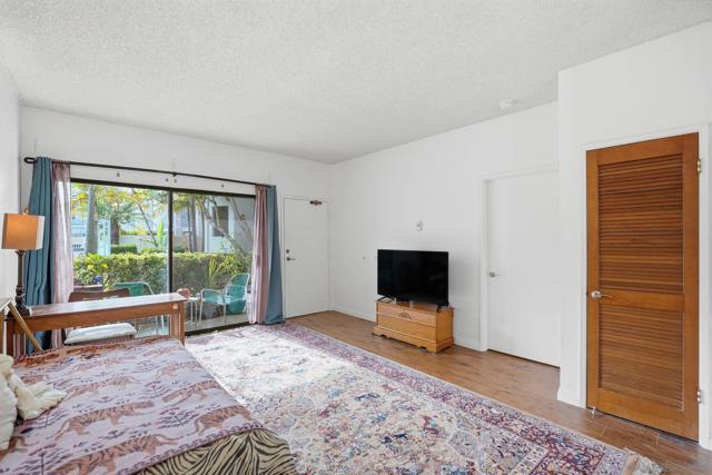 8310 Regents Rd, San Diego CA: https://media.crmls.org/mediaz/0568dae1-2d76-46ce-ae42-3f3f7832f56e.jpg