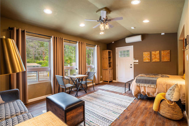 25169 Franklin Drive, Idyllwild CA: https://media.crmls.org/mediaz/05690284-b969-43e4-8bb0-1c4195680305.jpg