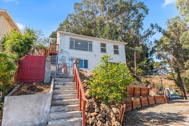 25 Gladys Avenue, Brisbane CA: https://media.crmls.org/mediaz/056929be-6686-4039-aeee-8b00c7f81d0e.jpg