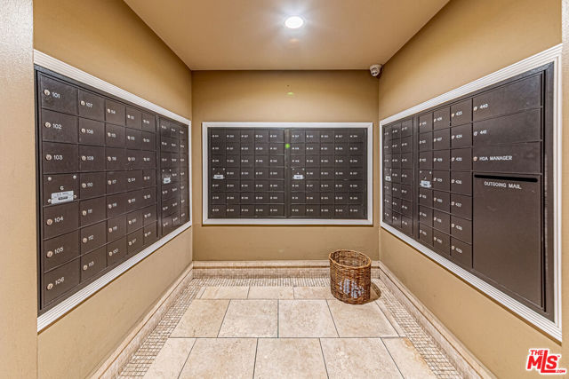 620 S Gramercy Place, Los Angeles CA: https://media.crmls.org/mediaz/056974e8-cf00-4f25-848c-c9946b36d65e.jpg