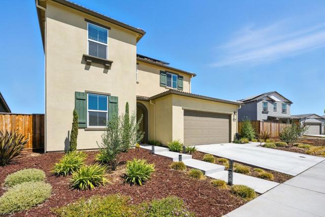 1900 Lotus Court, Hollister CA: https://media.crmls.org/mediaz/0569a8ee-d722-4577-b74f-a9bd3de7763b.jpg