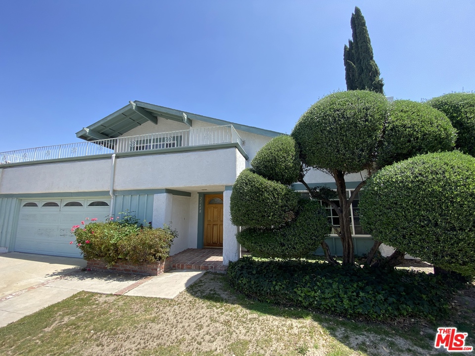 23648 Del Cerro Circle Canoga Park, California This home is being sold AS IS. No repairs will be made to the property. THIS IS A SHORT SALE AND THIS SALE OF THIS PROPERTY IS SUBJECT TO LENDERS APPROVAL. Seller, Broker and brokers agents do not represent or guarantee the accuracy of the square footage, bedroom bathroom count, lot size or lot lines, permitted or unpermitted spaces. Buyer and buyers agents are advised to independently verify the accuracy of all info and to do their own due diligence.