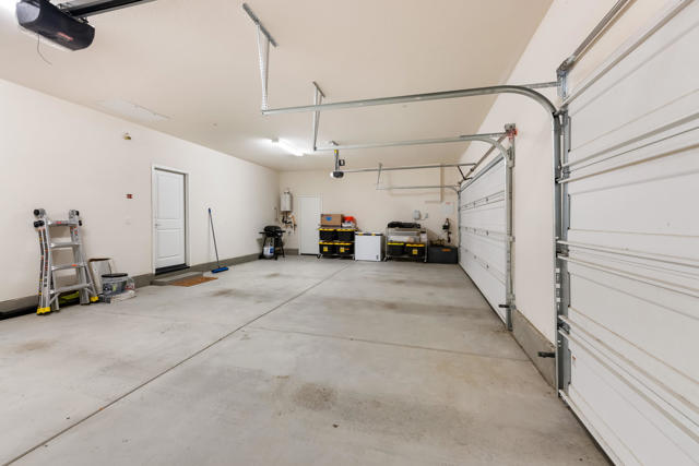 Image 30 of 44 For 40161 Padova Drive