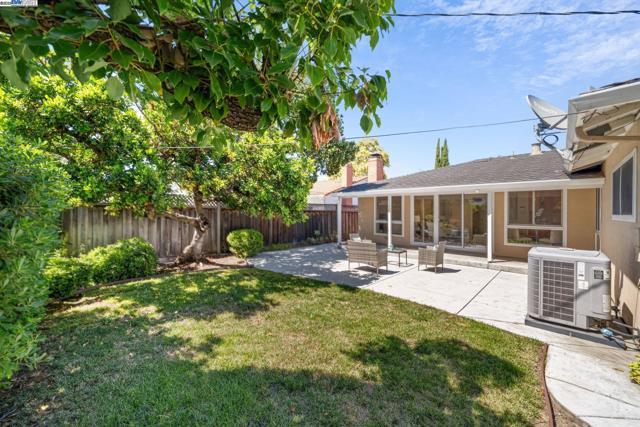 2082 Boxwood Way, Fremont CA: https://media.crmls.org/mediaz/056af96b-51fa-42d7-a20a-a5729dd005f1.jpg